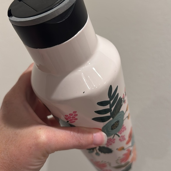 RIFLE PAPER CO. SPORT CANTEEN
INSULATED WATER BOTTLE - Picture 4 of 4